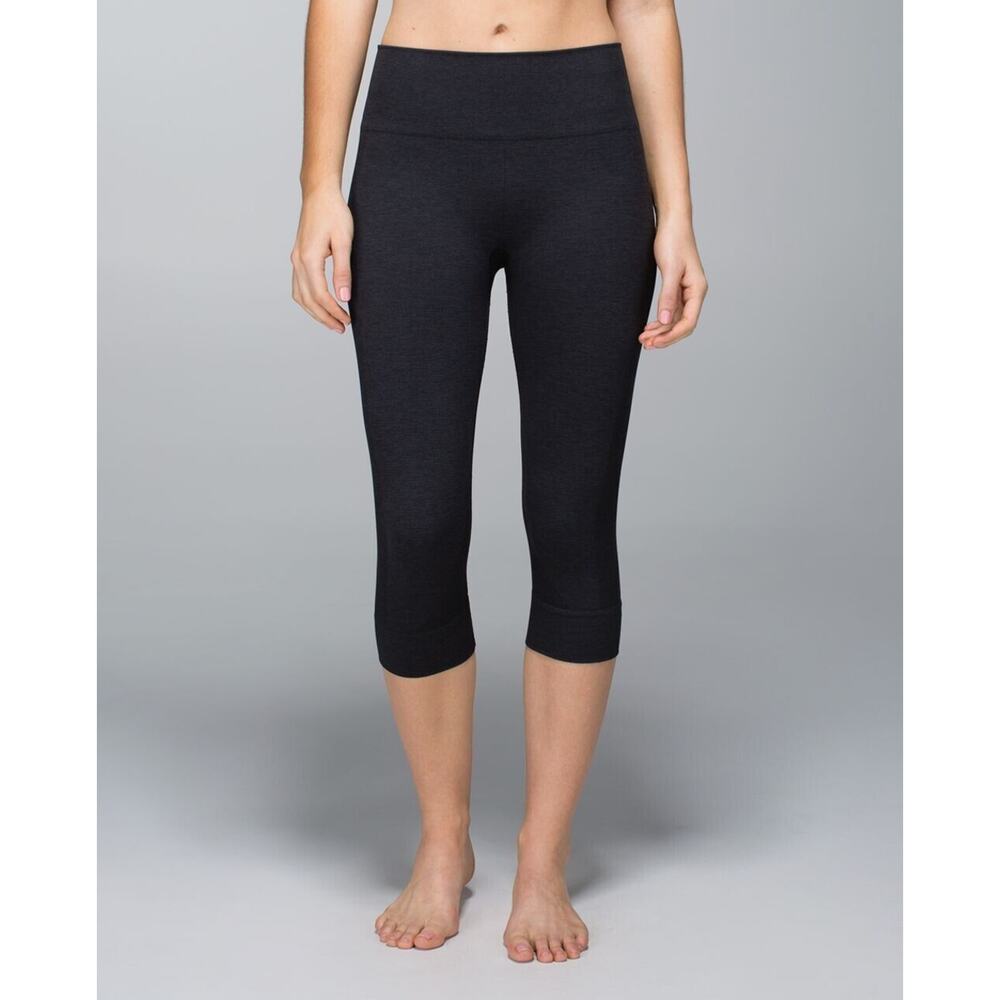 Lululemon Seamlessly Street Crop Athletic Leggings Sz 6 Black Capri Thick